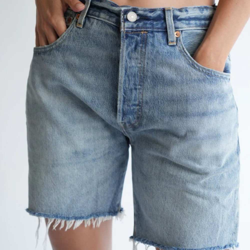 501 LEVIS MID SHORTS